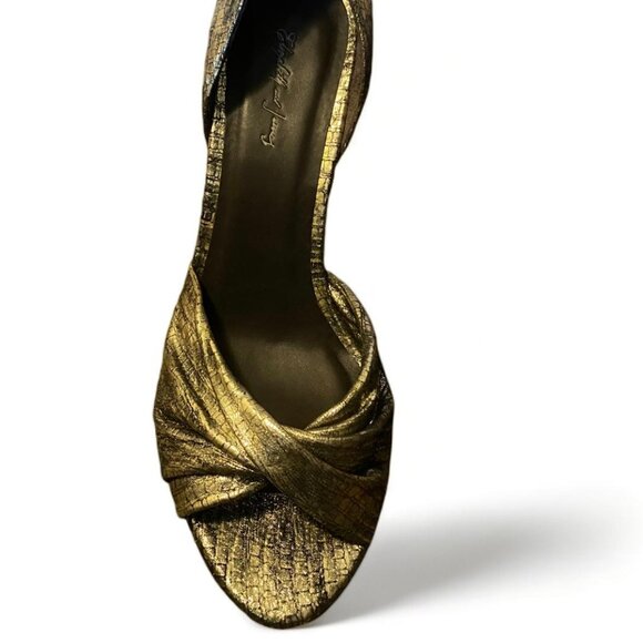 VINTAGE- ELIZABETH AND JAMES GOLD OCEAN HEELS SIZE - 10 -MSRP $295 - Picture 4 of 8
